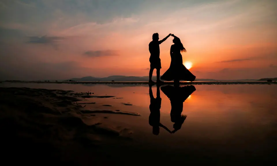 Couple photoshoot: an example frame from the portfolio